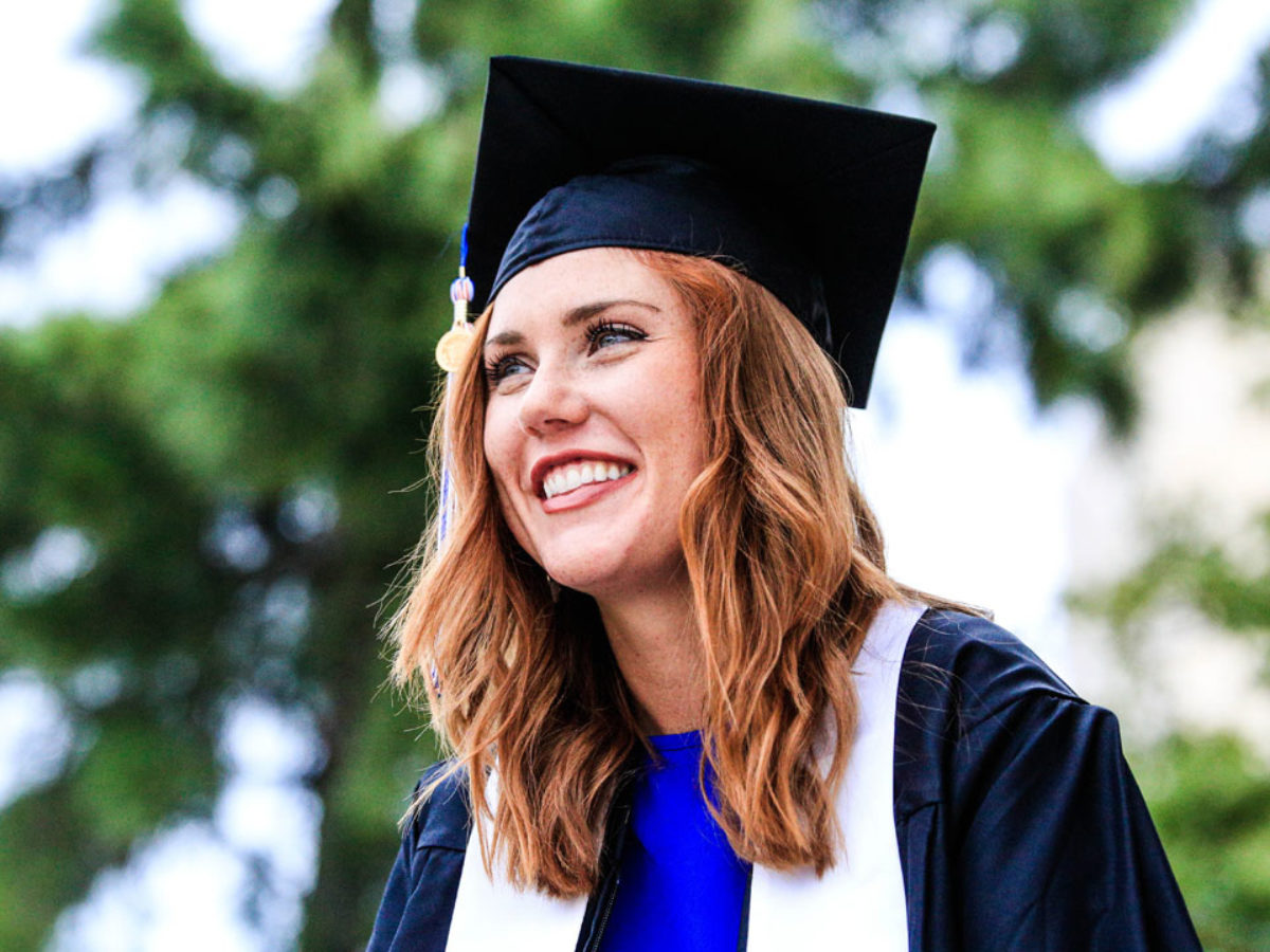 Frasi Auguri Natale In Francese.100 Frasi Di Auguri Per La Laurea Originali Divertenti E Formali Con Immagini