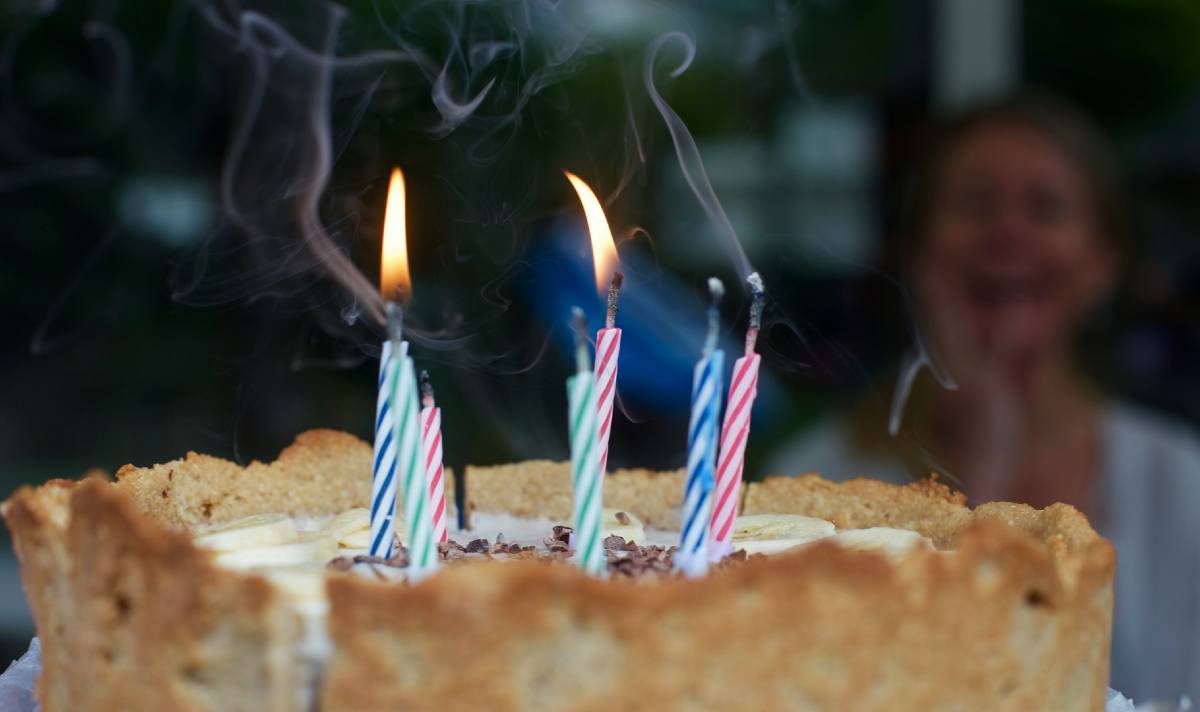 30 Frasi Di Buon Compleanno In Francese Con Traduzione Le Piu Belle Dolci E Speciali